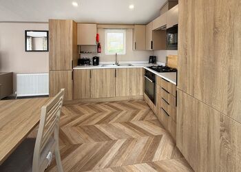 2 Bed Garden Hot Tub - Messingham Lakes, Messingham