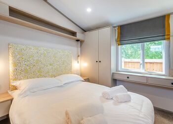 2 Bed Garden Hot Tub - Messingham Lakes, Messingham