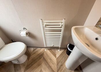 2 Bed Garden Hot Tub - Messingham Lakes, Messingham