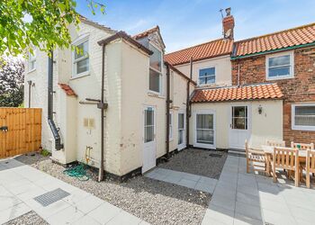 Farmhouse - Messingham Lakes, Messingham