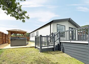 3 Bed Lux Lakeside Garden Hot Tub Pet - Messingham Lakes, Messingham