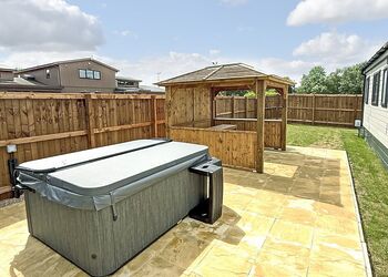3 Bed Lux Lakeside Garden Hot Tub Pet - Messingham Lakes, Messingham