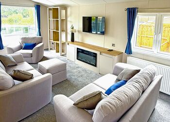 3 Bed Lux Lakeside Garden Hot Tub Pet - Messingham Lakes, Messingham