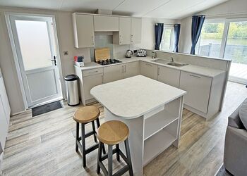 3 Bed Lux Lakeside Garden Hot Tub Pet - Messingham Lakes, Messingham