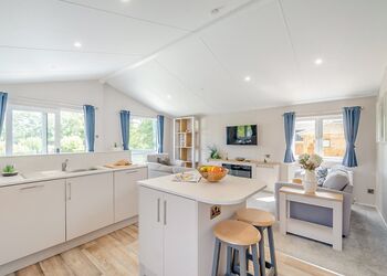 3 Bed Lux Lakeside Garden Hot Tub Pet - Messingham Lakes, Messingham