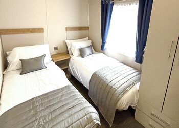 3 Bed Lux Lakeside Garden Hot Tub Pet - Messingham Lakes, Messingham