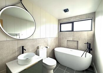 2 Bed Executive Lodge with Garden, Hot Tub, Pet Friendly - Messingham Lakes, Messingham