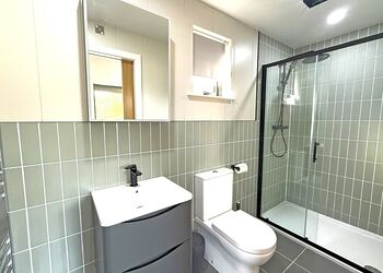 2 Bed Executive Lodge with Garden, Hot Tub, Pet Friendly - Messingham Lakes, Messingham