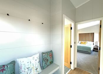 2 Bed Executive Lodge with Garden, Hot Tub, Pet Friendly - Messingham Lakes, Messingham