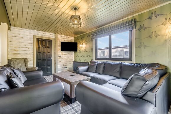 4 Bed Barn Hot Tub Pet Friendly - Messingham Lakes, Messingham