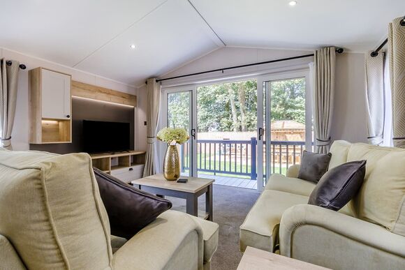 2 Bed Lux Garden Lodge Hot Tub - Messingham Lakes, Messingham