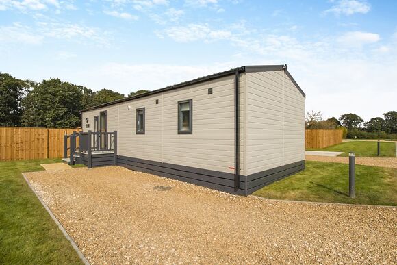 2 Bed Lux Garden Lodge Hot Tub - Messingham Lakes, Messingham