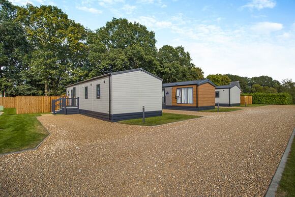 2 Bed Lux Garden Lodge Pet Friendly Hot Tub - Messingham Lakes, Messingham