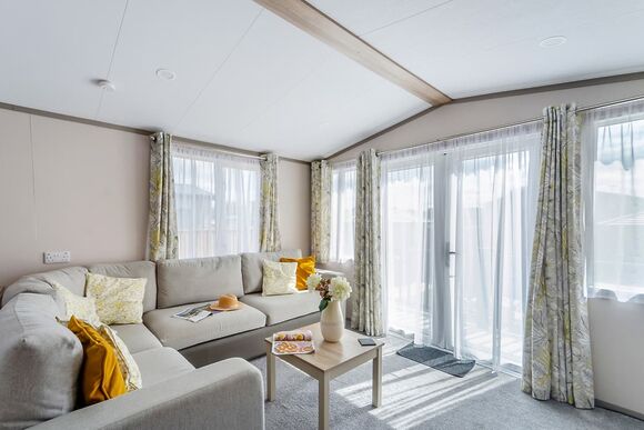 2 Bed Garden Hot Tub - Messingham Lakes, Messingham