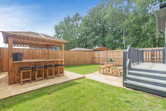 2 Bed Garden Hot Tub - Messingham Lakes, Messingham