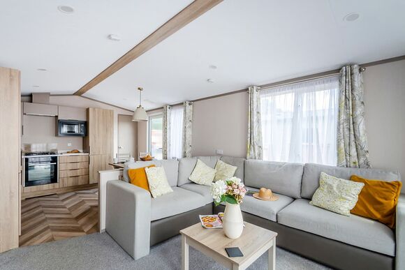 2 Bed Garden Hot Tub - Messingham Lakes, Messingham