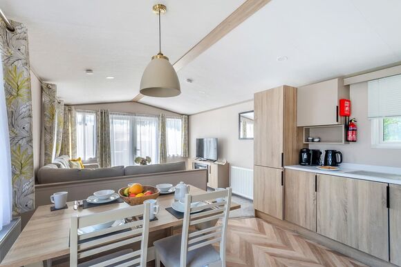 2 Bed Garden Hot Tub - Messingham Lakes, Messingham