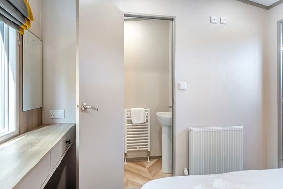 2 Bed Garden Hot Tub - Messingham Lakes, Messingham