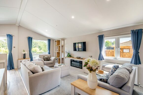 3 Bed Lux Lakeside Garden Hot Tub Pet - Messingham Lakes, Messingham