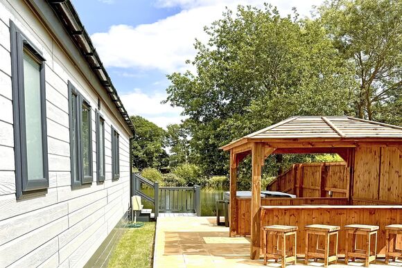 3 Bed Lux Lakeside Garden Hot Tub Pet - Messingham Lakes, Messingham
