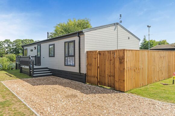 3 Bed Lux Lakeside Garden Hot Tub Pet - Messingham Lakes, Messingham