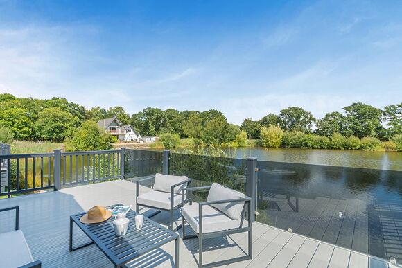 3 Bed Lux Lakeside Garden Hot Tub Pet - Messingham Lakes, Messingham