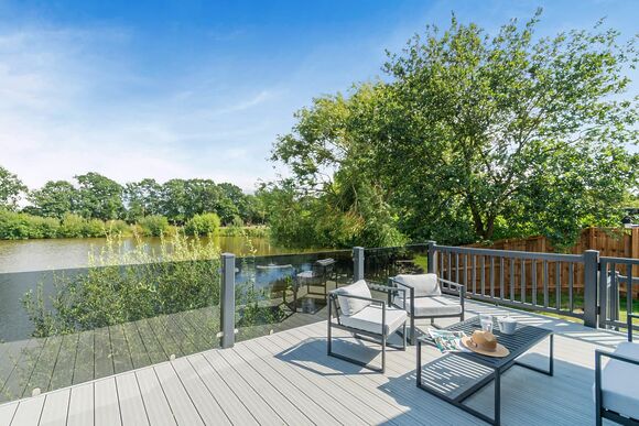 3 Bed Lux Lakeside Garden Hot Tub Pet - Messingham Lakes, Messingham