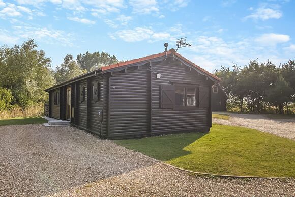 3 Bed Barn, 3 Bed Comfort Lodge - Messingham Lakes, Messingham
