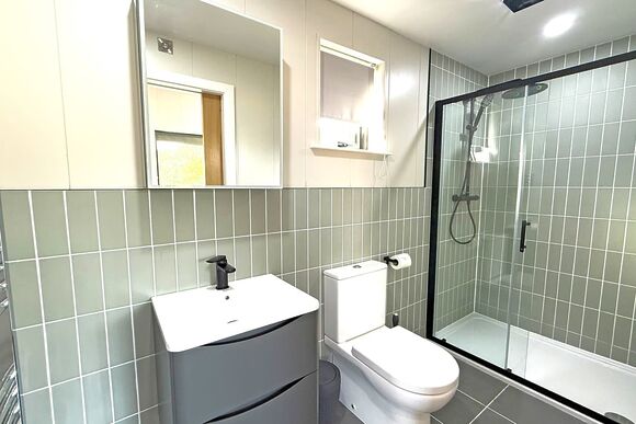 2 Bed Executive Lodge with Garden, Hot Tub, Pet Friendly - Messingham Lakes, Messingham