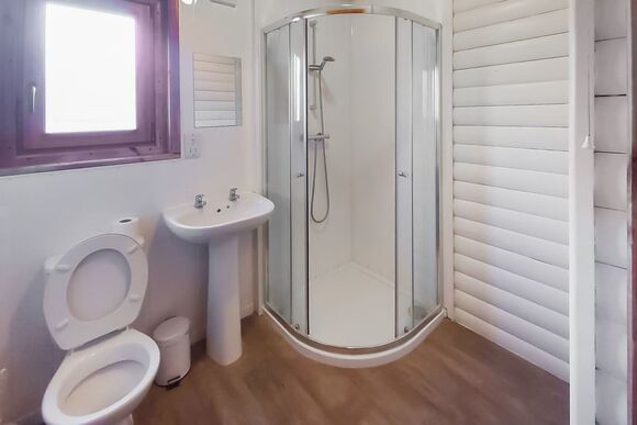 3 Bed Standard Lodge Twin Pet Friendly - Messingham Lakes, Messingham