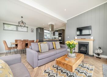 Tor View - Midsomer Lodges, Midsomer House, East Compton