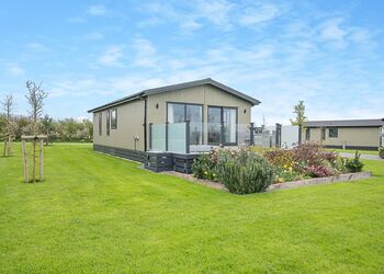 Quantock View - Midsomer Lodges, Midsomer House, East Compton