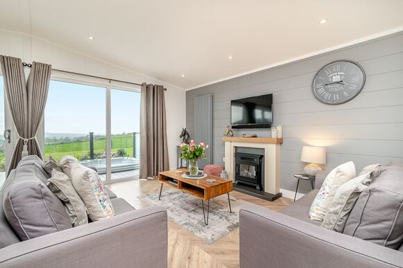 Quantock View - Midsomer Lodges, Midsomer House, East Compton