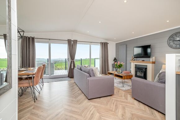 Quantock View - Midsomer Lodges, Midsomer House, East Compton