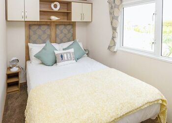 8 Berth Luxury Caravan  Hot Tub - Mill Rythe Coastal Village, Hayling Island