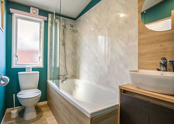 Burst of Blue 8 Berth Lakeside Hot Tub (Pet) - Mill Rythe Coastal Village, Hayling Island