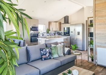 Exclusive 6 Berth Lodge Hot Tub - Mill Rythe Coastal Village, Hayling Island