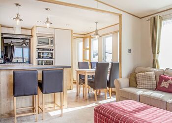 Indulgent 6 Berth Caravan Hot Tub (Pet) - Mill Rythe Coastal Village, Hayling Island