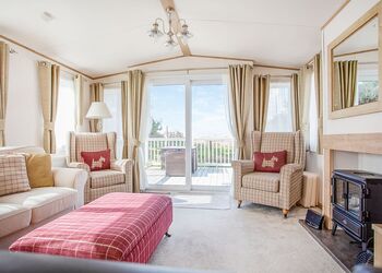 Indulgent 6 Berth Caravan Hot Tub (Pet) - Mill Rythe Coastal Village, Hayling Island