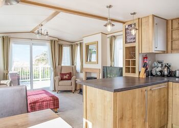 Indulgent 6 Berth Caravan Hot Tub (Pet) - Mill Rythe Coastal Village, Hayling Island