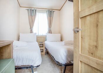 Indulgent 6 Berth Caravan Hot Tub (Pet) - Mill Rythe Coastal Village, Hayling Island