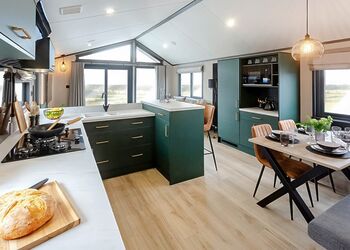 8 Berth Shadow Wood Hot Tub Pet Friendly - Mill Rythe Coastal Village, Hayling Island