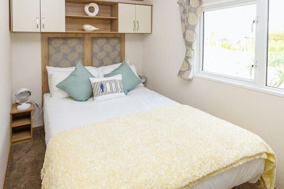 8 Berth Luxury Caravan  Hot Tub - Mill Rythe Coastal Village, Hayling Island