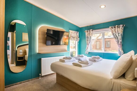 Burst of Blue 7 Berth Hot Tub - Mill Rythe Coastal Village, Hayling Island