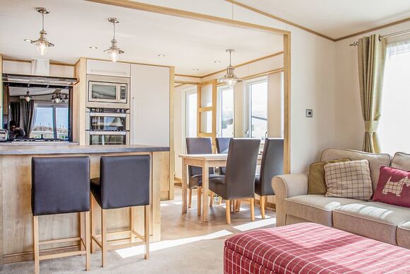 Indulgent 6 Berth Caravan Hot Tub (Pet) - Mill Rythe Coastal Village, Hayling Island