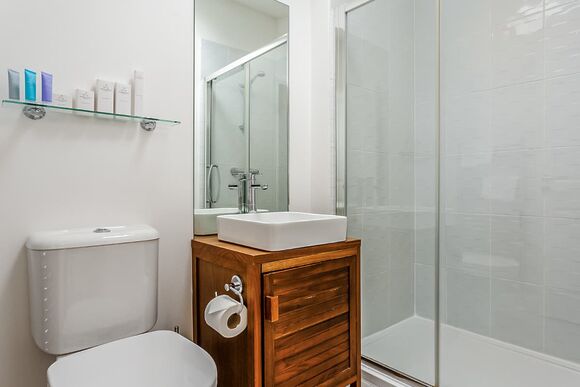 Typical Mullion Lodge