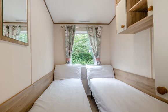 Bronze Caravan with parking - Lizard Point, Lizard Peninsula
