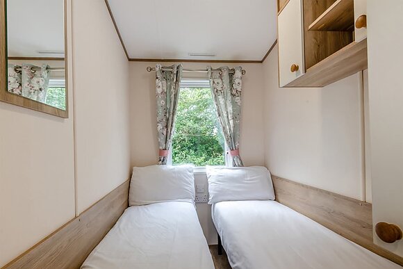 Bronze Caravan with parking* P, Bronze Caravan with parking - Lizard Point, Lizard Peninsula