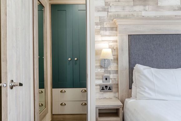 Bronze Premium Caravan with parking - Lizard Point, Lizard Peninsula