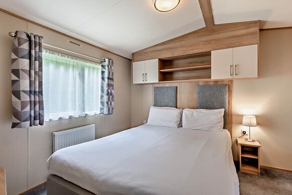 Gold Caravan with parking & decking - Lizard Point, Lizard Peninsula